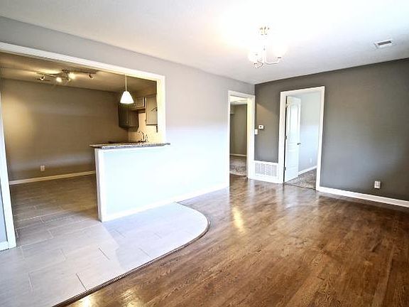 HARDWOOD LIVING ROOM