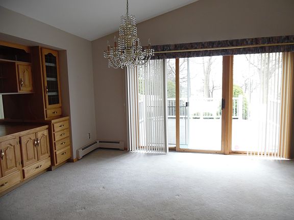 2nd image of 758 Lake Shore Dr