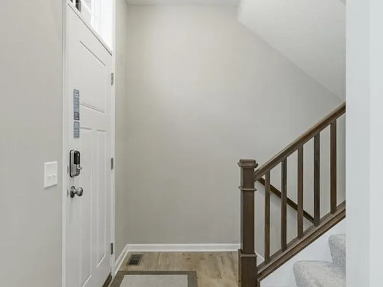 7695 77th Pl — Photo 2