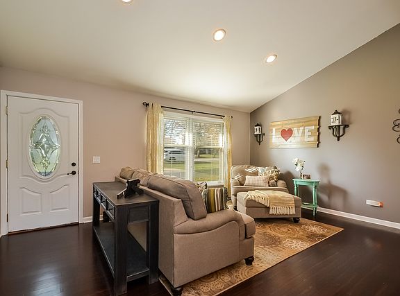 5th image of 95 Bridgewood Dr