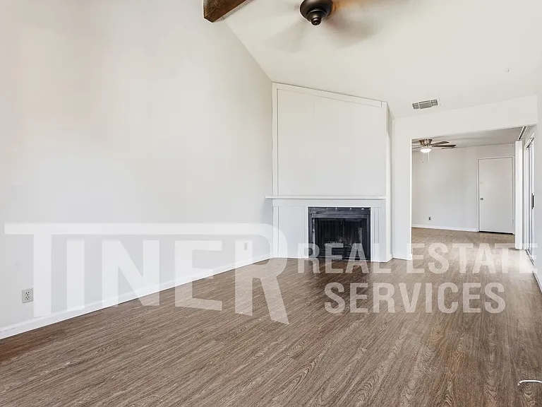 5535 E Knoll Dr — Photo 2