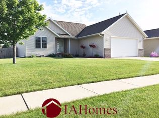 4001 Hawk Ave SW, Cedar Rapids, IA 52404