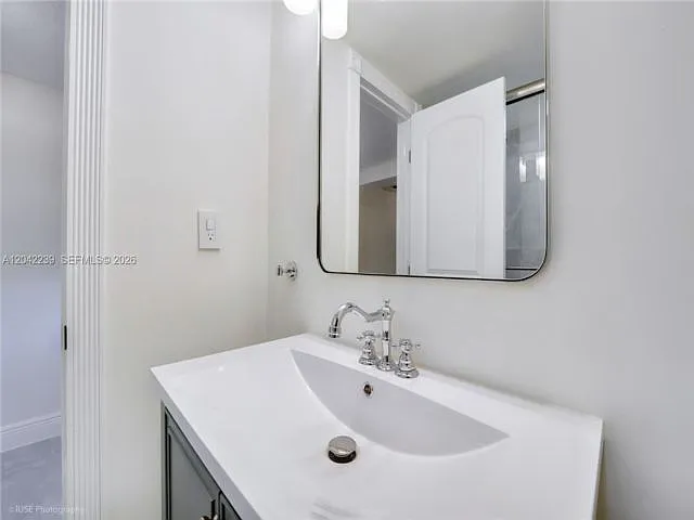 4712 SW 2nd Ter — Photo 6