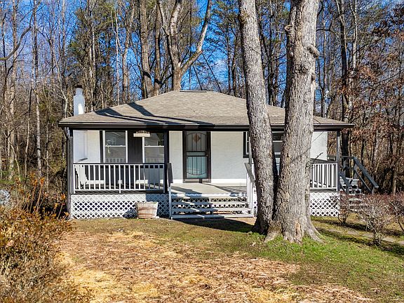 3rd image of 6620 Collins Ln