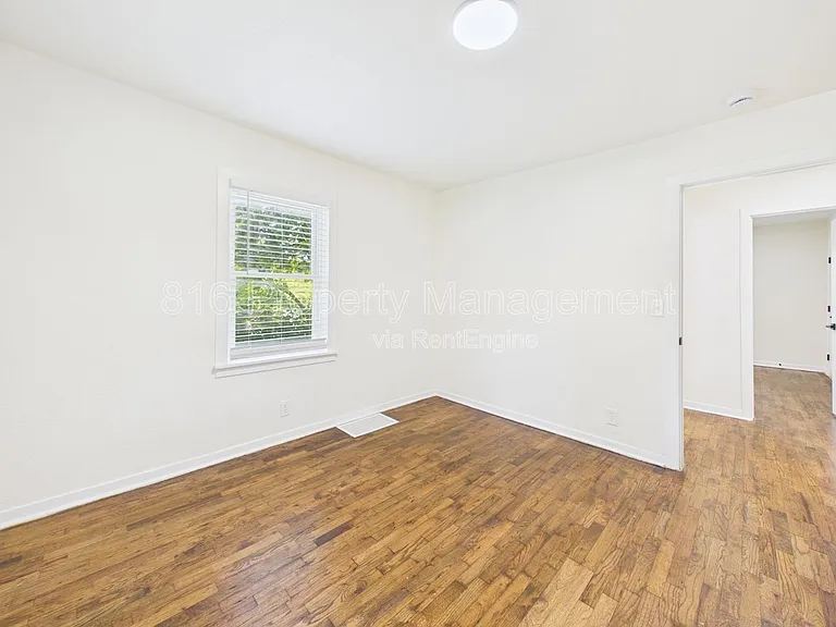 6607 NE 49th St — Photo 10