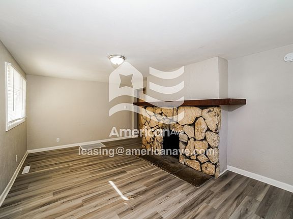 1152099_003_wm_-_living_room_13326515.jpg