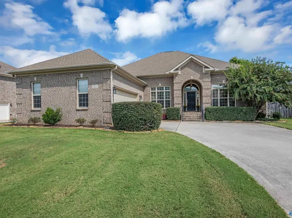 7511 Parktrace Ln SE, Owens X Rds, AL 35763