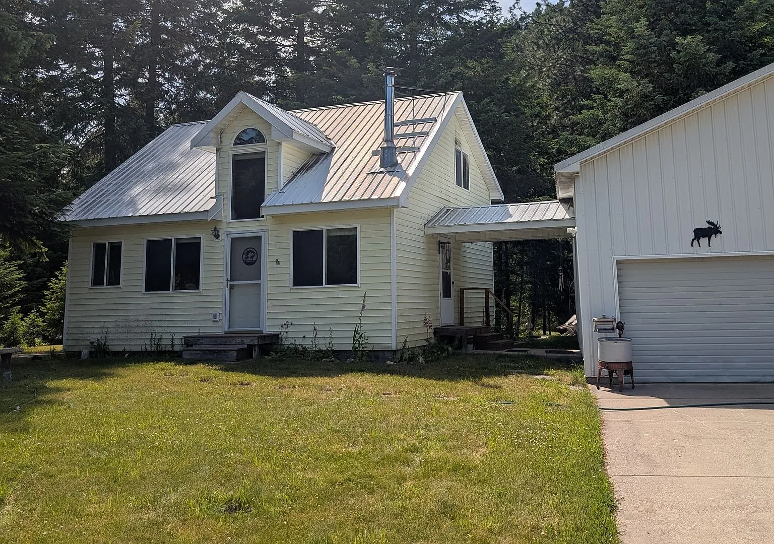 3 Bedroom, 1 bathroom Home on Secondary Bead Lake Lot — Photo 1
