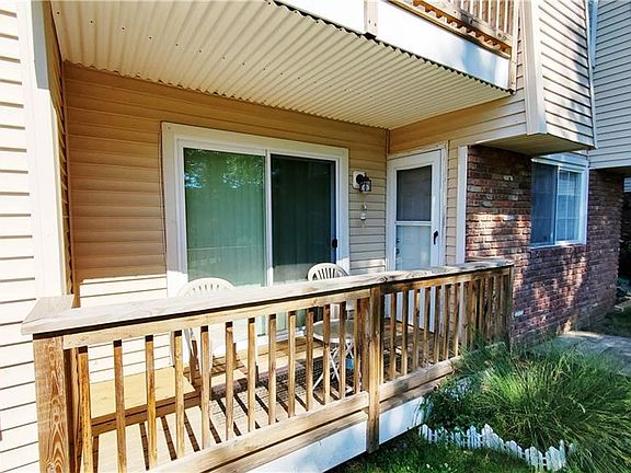 5th image of 227 Fox Run Ln