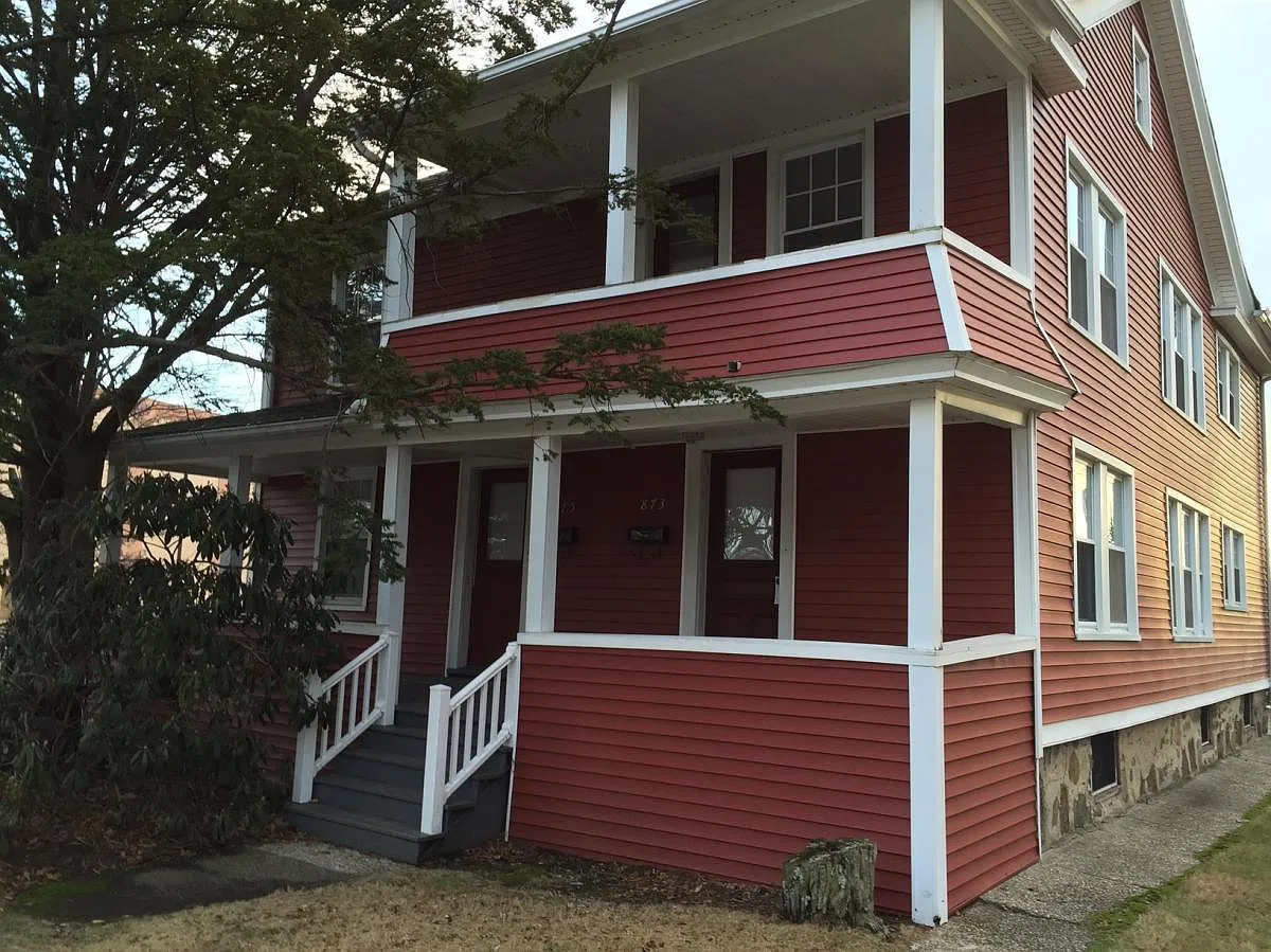 4 bed, $1,900 — Photo 2