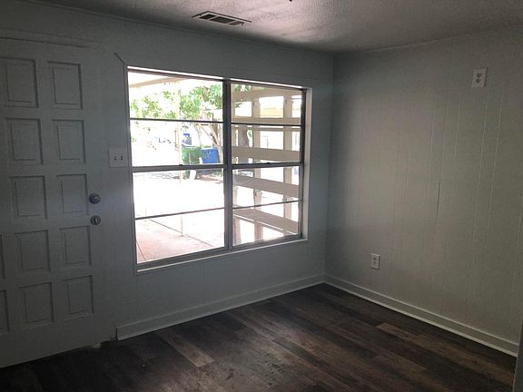 3rd image of 1111 Belmarez Ave