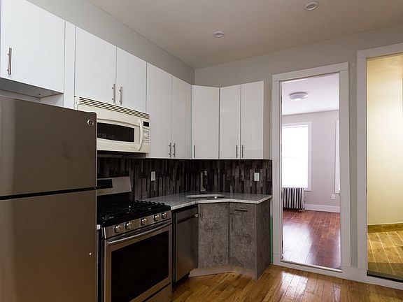 4th image of 197 Irving Ave APT 3R