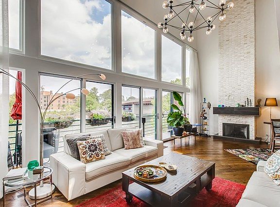 5th image of 2208 W Diversey Ave Unit D