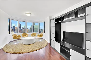 Rented by R New York