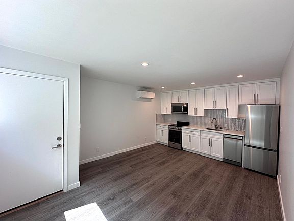 5th image of 3666 Watseka Ave Unit 8