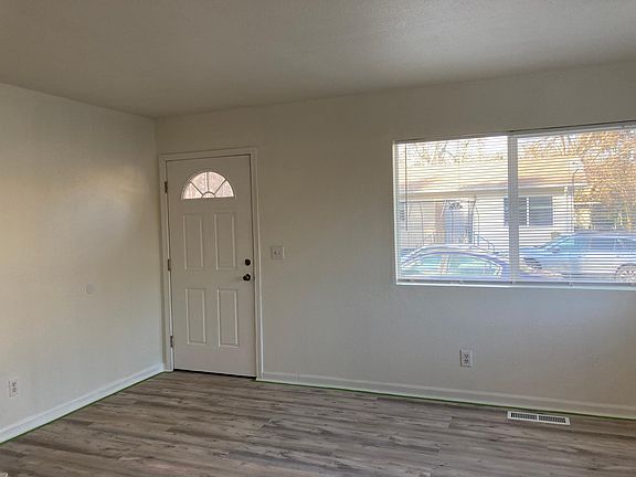 Family friendly Duplex in historic downtown Beaverton neighborhood.