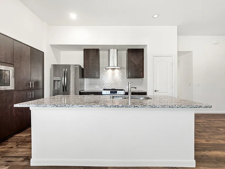 1204 Sumner St — Photo 8