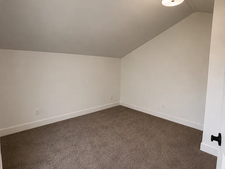 910 Highland Ave — Photo 32