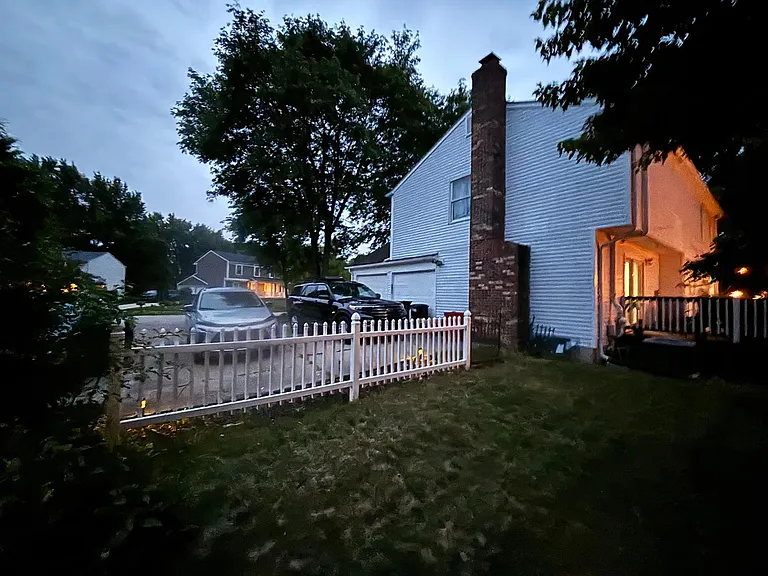 1713 Fleetwood Dr — Photo 3