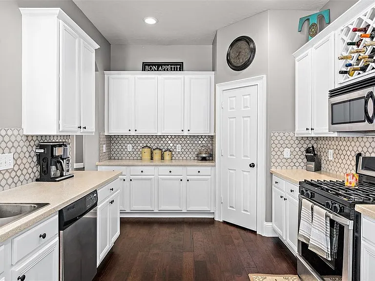 2 Hollow Glen Pl — Photo 16