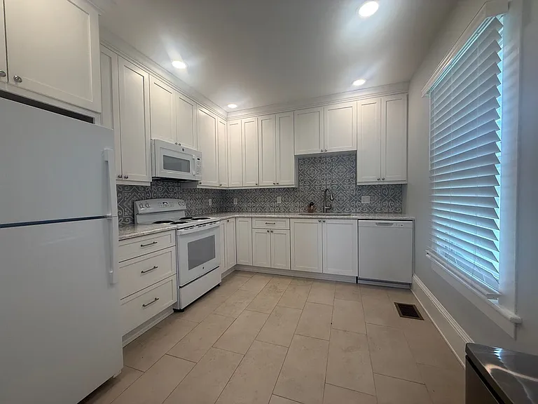 409 S Grandview Ave — Photo 6