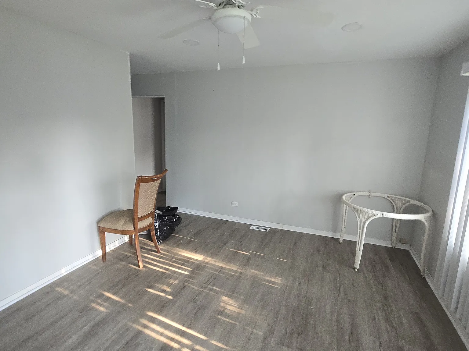 4 bed, 918 sqft, $1,600 — Photo 3