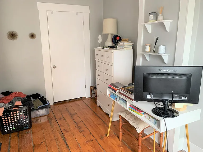 211 Athens St — Photo 10