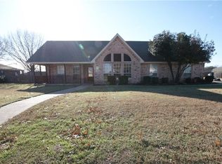 1210 Stonelake Dr, Cleburne, TX 76033