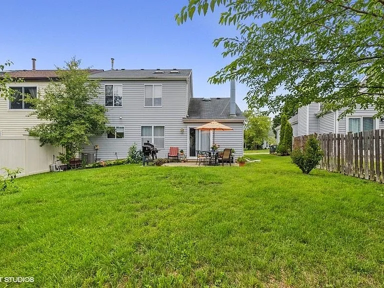 209 N Southport Rd — Photo 2