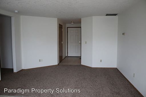 3rd image of 819 Comstock Cir