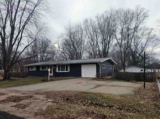 15823 N McCabe Dr, Chillicothe, IL 61523