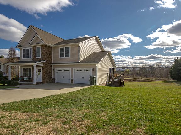 2nd image of 299 Sugar Plum Ln
