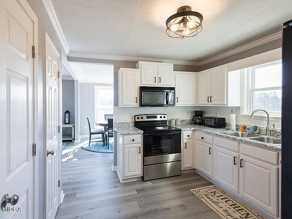 4th image of 1578 Edsel Senn Rd