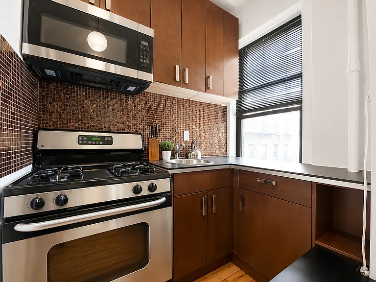 1875 Lexington Ave #5C — Photo 4