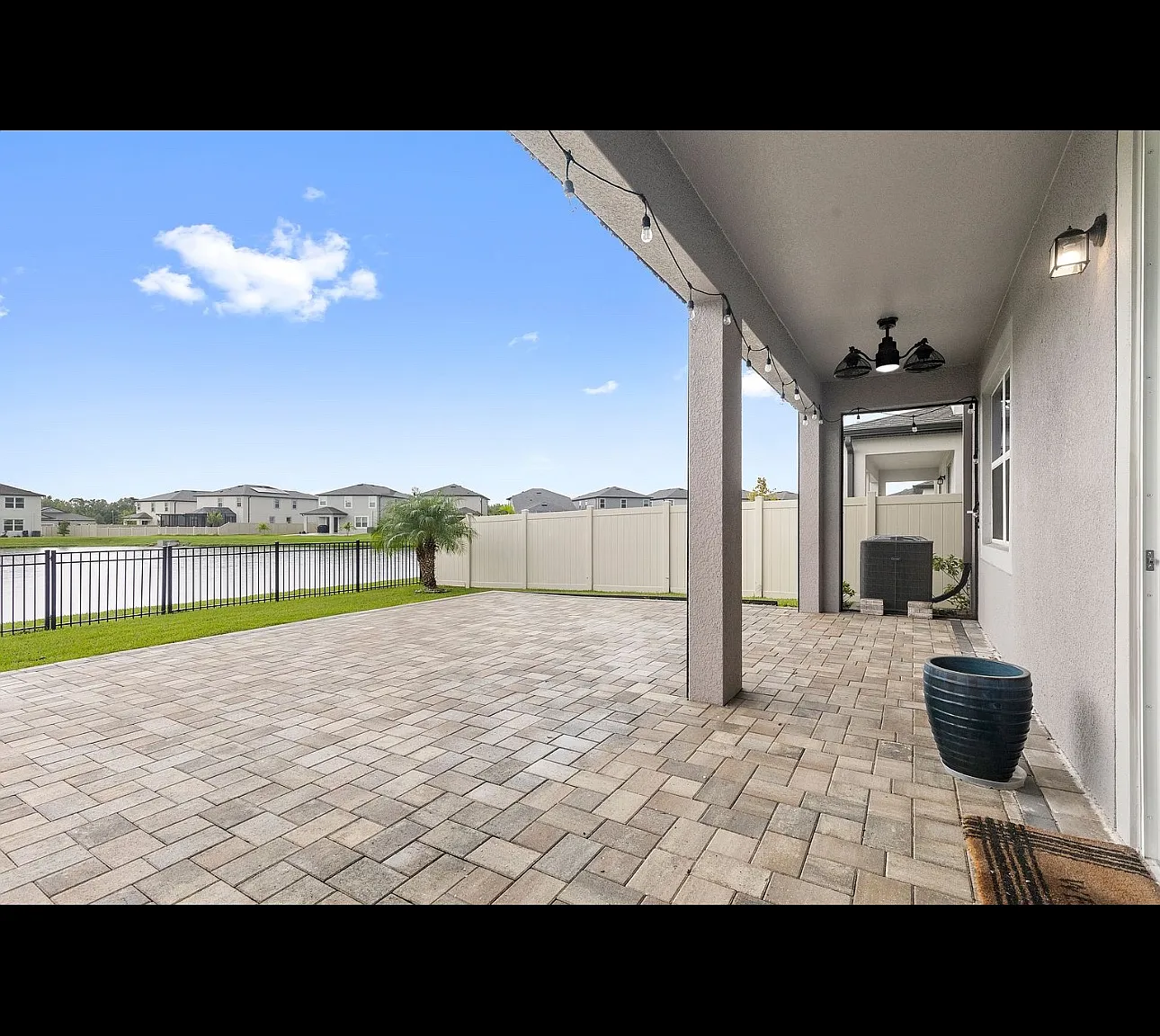 3 bed, 2606 sqft, $2,999 — Photo 2