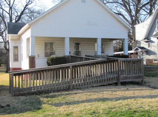 819 N Broadway Ave, Salem, IL 62881
