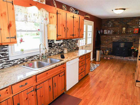 3rd image of 54 Brownstone Ln