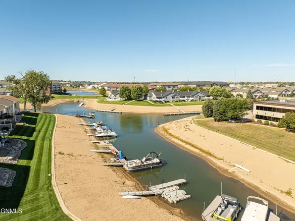 2431 Water Park Loop SE, Mandan, ND 58554