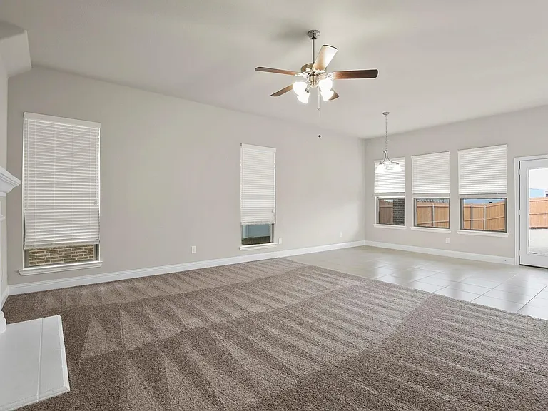 1316 Hudson Ln — Photo 18
