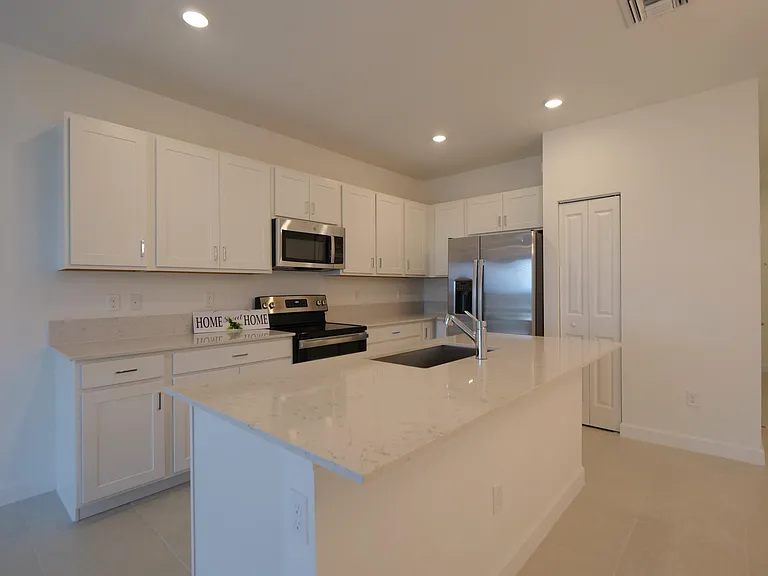 206 SE Woodbark St #206 — Photo 3