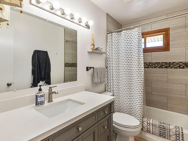 3117 S Jentilly Ln — Photo 16