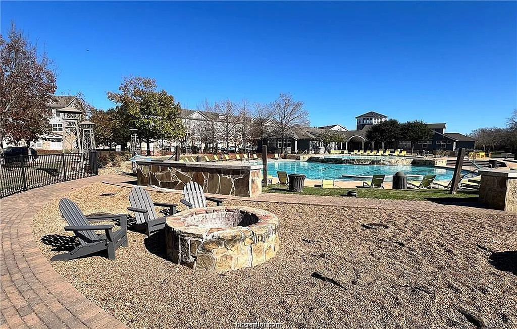 1725 Harvey Mitchell Parkway S Apt 629 — Photo 1