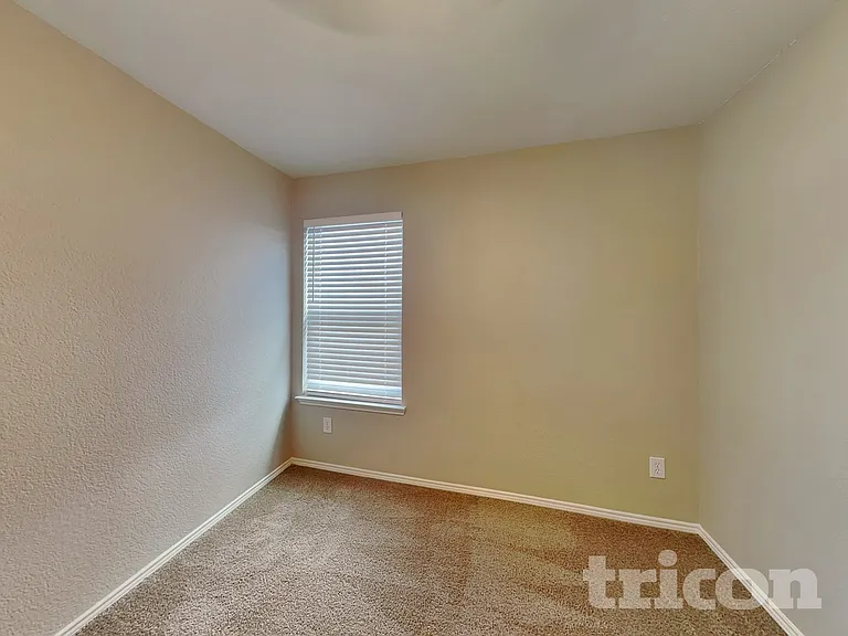 851 Village Point Ln — Photo 9