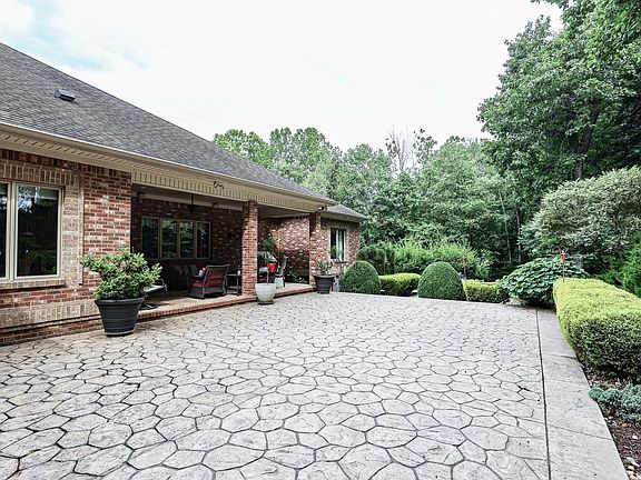 5th image of 400 Parker Rd