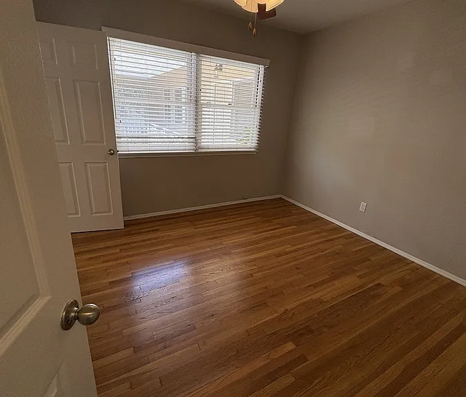 335 S Los Robles Ave #E — Photo 6