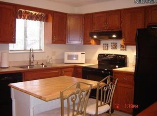 7406 Pine Tree Ct #B35, Middleburg Heights, OH 44130