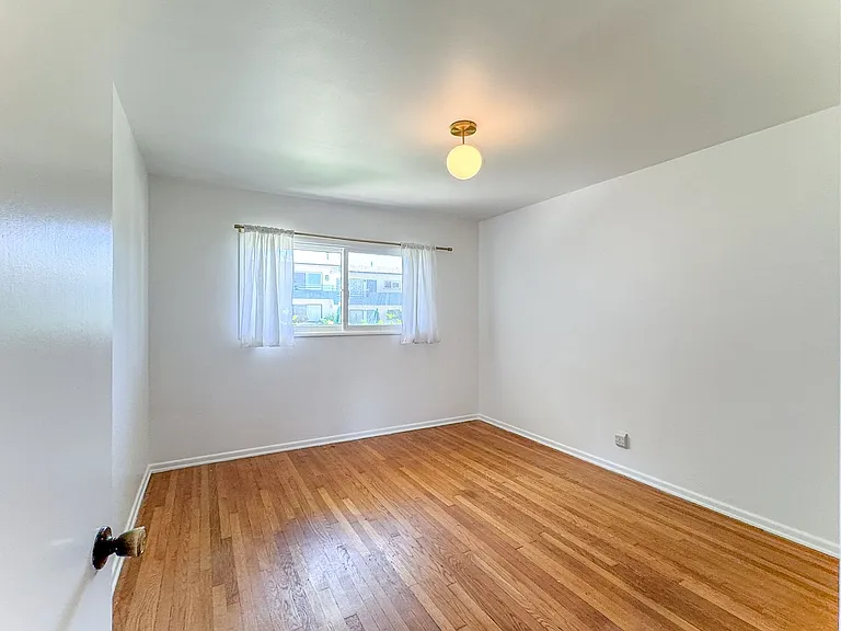 2033 Euclid St #6 — Photo 7