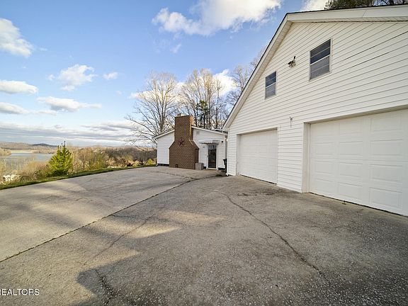 4th image of 205 Skyline Dr