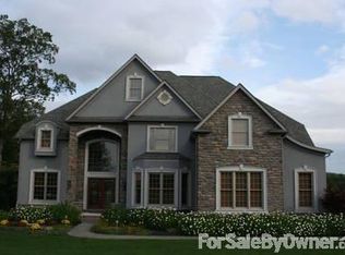 203 Greystone Dr, Shavertown, PA 18708