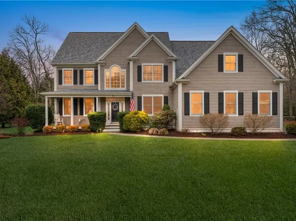 57 Sycamore Ln N, Saunderstown, RI 02874